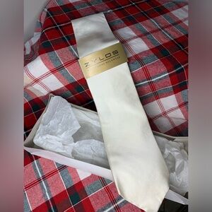 Ivory Necktie